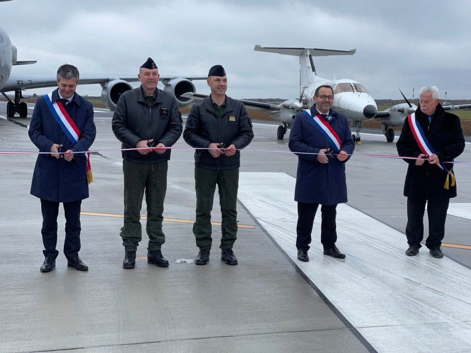Inauguration de la nouvelle piste de la Base aérienne 702 d'Avord
